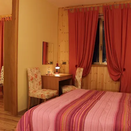 Hotel Ristorante Montecucco Da Tobia 2*