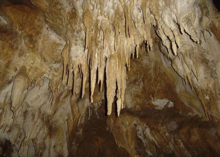 Hotel Ristorante Montecucco Da Tobia 2*