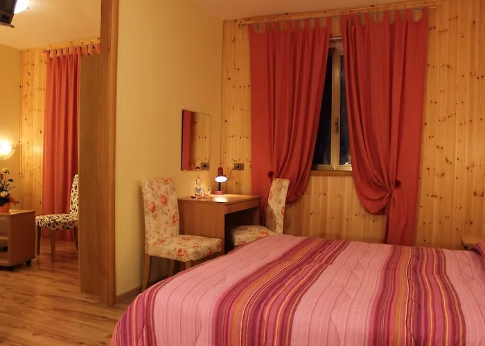 Hotel Ristorante Montecucco Da Tobia 2*